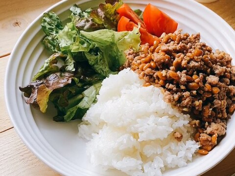 納豆と挽肉のワンプレート/忙しい日の早技レシピ